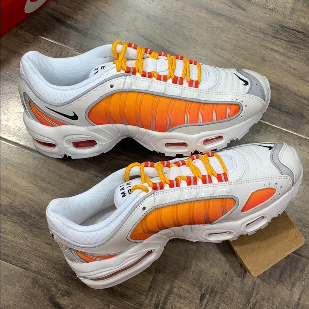 NIKE W AIR MAX TAILWIND IV NRG - Picture 12 of 16